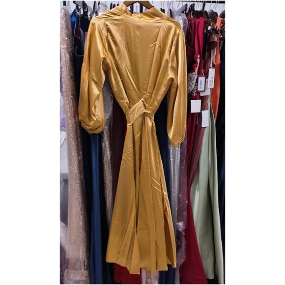 Queen of Hearts Robe Satin Wrap Women One Size Gold Luxury Bridal Elegant NWT - Picture 4 of 4
